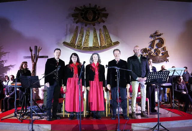Titelfoto Zwettl: Der Benefizverein Waldviertel veranstaltete am Wochenende in der Pfarrkirche Bad Traunstein wieder einen überaus gelungenen Waldviertler Advent für die gute Sache. | Foto: Franz Fichtinger