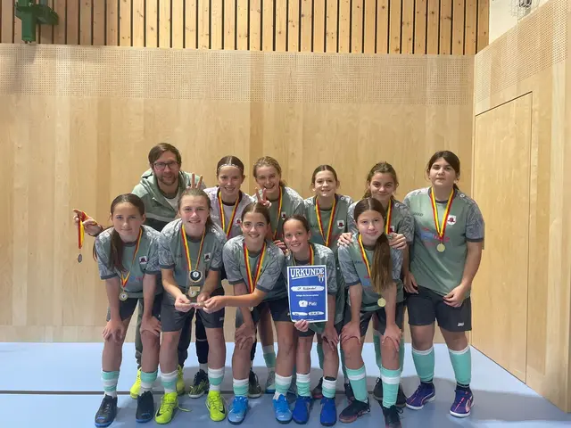 Das Team der U14 Mädels mit Trainer Michael Sturm holte sich in Weiz souverän den Turniersieg. | Foto: Privat