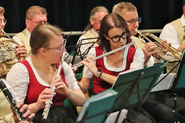 Die Trachtenkapelle Dobl und das Jugendblasorchester laden zum Jubiläumskonzert. | Foto: Edith Ertl