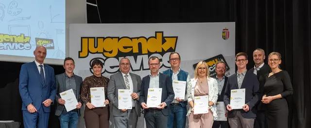 Vertreter der neun Gemeinden aus dem Bezirk Freistadt mit Landesrat Christian Dörfel (l.). | Foto: Land OÖ/Andreas Krenn