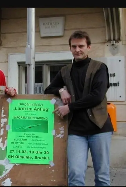 Seit 25 Jahren am Thema dran: Roman Kral, hier bei einer Ankündigung für 2003  | Foto: Roman Kral