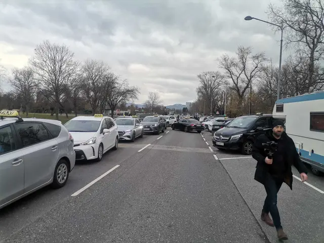 Von Floridsdorf aus ging es über die Donaustadt und die Leopoldstadt im Konvoi bis in die Innere Stadt. | Foto: Wiener Taxi Verein