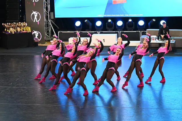 Die Tänzerinnen der „Timeless" Girls Formation belegten den zehnten Platz. | Foto: Michael Kern