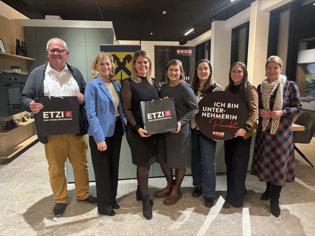 Die Bezirksgruppe von "Frau in der Wirtschaft" zu Gast in der ETZI-World in Ried im Traunkreis. | Foto: MeinBezirk/M. Weymayer