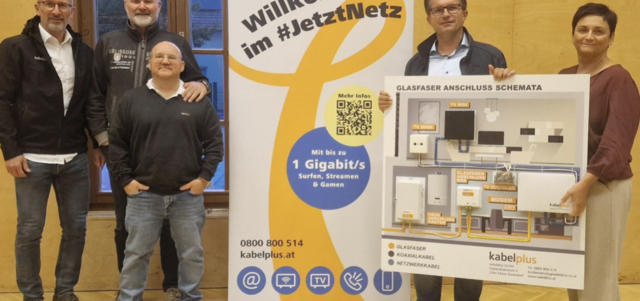 Am 1. Oktober 2025 fand im Schüttkasten Ebenthal ein Informationsnachmittag zum laufenden Glasfaserausbau statt. Vertreter der Firma KabelPlus informierten interessierte Bürgerinnen und Bürger über den aktuellen Stand der Arbeiten, sowie über die nächsten Schritte im Ausbauprozess. | Foto: Ebenthal