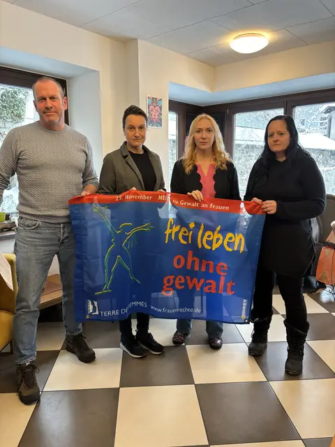 Vlnr.: Wolfgang Cerny (Männerlwelten Pinzgau), Marion Herzog (Kriminalassistenz für die Region 3 der Polizei), Barbara Thöny und Kathrin Gimpl (Frauenhaus Pinzgau). | Foto: Sarah Braun