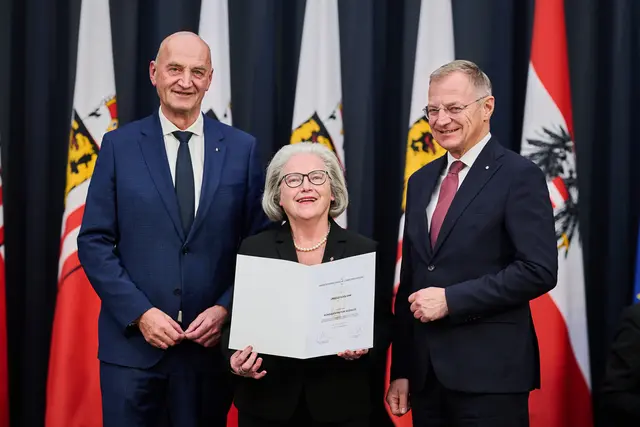 Soziallandesrat Christian Dörfel, Seniorenbundobfrau Ursula Voglsam, Landeshauptmann Thomas Stelzer (v. li.). | Foto: Land OÖ/Peter Mayr