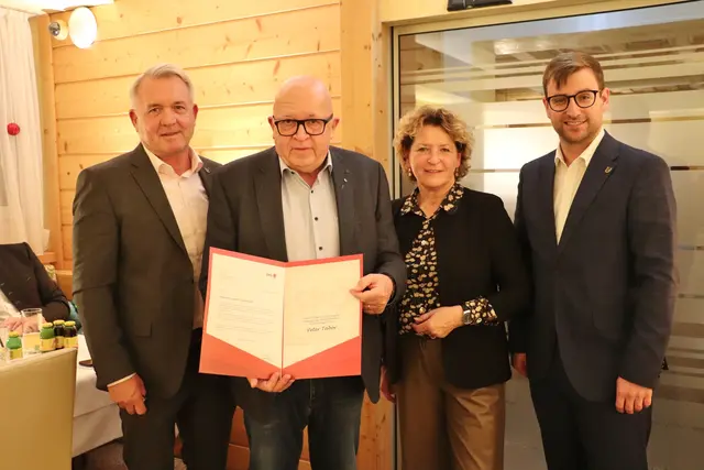 Peter Tabor mit Manfred Komericky, Ursula Lackner und Stephan Scheifinger | Foto: Edith Ertl