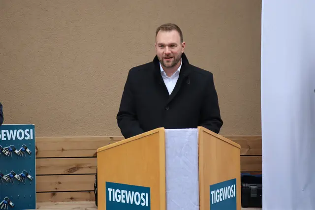 Bgm. Markus Peer bedankte sich bei allen Beteiligten für die gute Zusammenarbeit und Umsetzung des neuen Wohnprojekts. | Foto: Kendlbacher