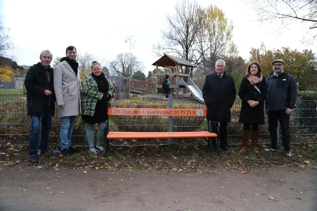 v. l.: Dietmar Zach (Links/KPÖ), Bernhard Bergler (SPÖ), Catherina Schneider (Grüne), Manfred Dvorak (FPÖ), Martina Nekula (ÖVP) und Andreas Leszkovsky (Neos) | Foto: BV15