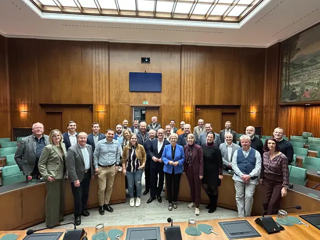 Gruppenfoto in der Wirtschaftskammer OÖ mit Präsidentin Doris Hummer. | Foto: WB Bezirk Perg