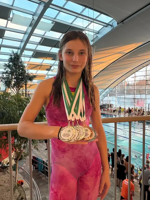 Lena Schweißgut aus Ehenbichl räumte beim internationalen Spritpokal in Kempten zahlreiche Medaillen ab. | Foto: privat