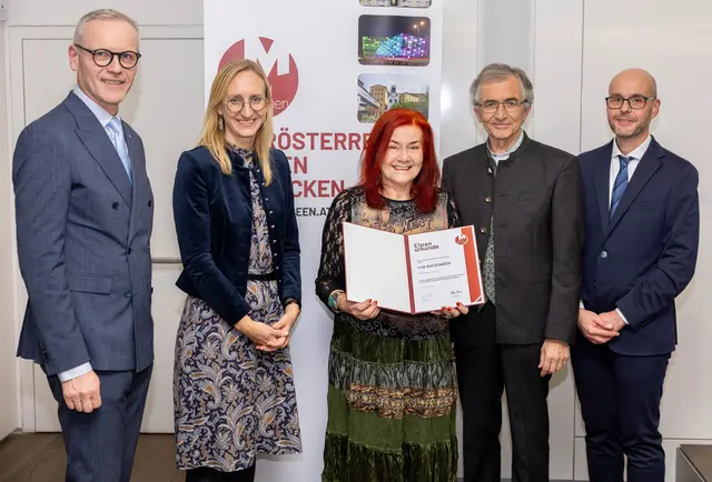 Von links: OÖV-Generaldirektor Othmar Nagl, Landeskultur-Direktorin Margot Nazzal, Ilse Ratzenböck, Präsident Reinhold Klinger und Geschäftsführer Klaus Landa. | Foto: erblehner.com