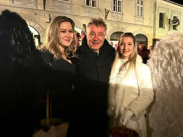 Bürgermeister Martin Falk freut sich schon sehr auf die vorweihnachtliche Zeit und den Adventmarkt in Gars. | Foto: Foto: Manuela Danzinger