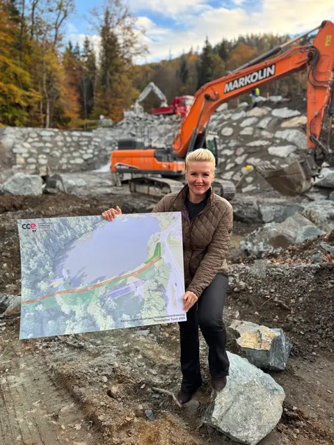 Sandra Wassermann beim Besuch der Bauarbeiten am Treimischer Teich. | Foto: Büro Wassermann