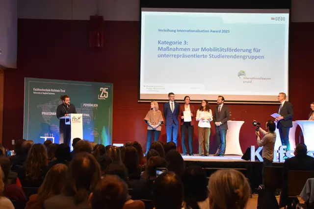 Vier Unis wurden am Donnerstag in Kufstein von der OeAD für ihre "internationale" Arbeit ausgezeichnet.  | Foto: Barbara Fluckinger