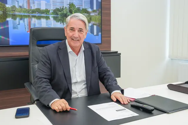 Der Donaustädter Bezirkschef Ernst Nevrivy (SPÖ) spricht mit MeinBezirk über die wichtigsten Themen im Jahr 2026. | Foto: Valentina Marinelić/MeinBezirk