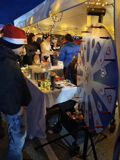 Beim Glücksrad gab es tolle Preise zu gewinnen.  | Foto: Eva Lacher-Dörfler