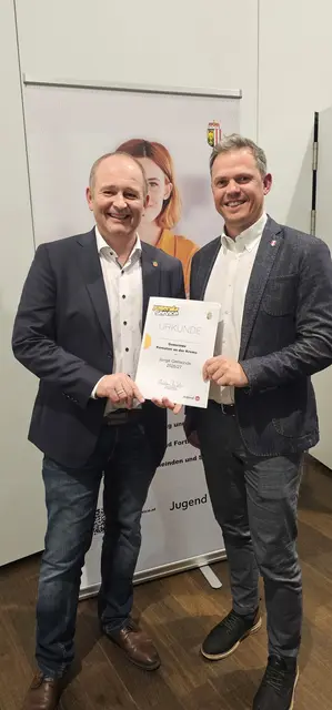 Strahlende Gesichter bei Kematens Bürgermeister Markus Stadlbauer und Jugendausschuss-Obmann Christian Deutinger. | Foto: Gemeinde Kematen