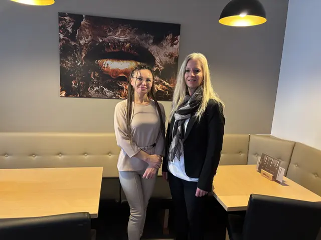 Svitlana Ljwko und Bürgermeisterin Alexandra Weber. | Foto: Anita Ohrfandl