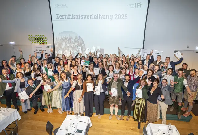 Insgesamt 140 Absolventinnen und Absolventen konnten heuer über ein Zertifikat Jubeln. | Foto: Foto Fischer