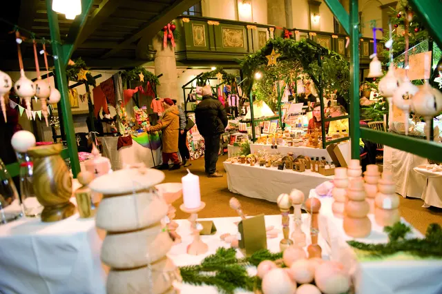 Unter dem Namen „Tannenduft und Engelshaar“ wird am zweiten Adventwochenende zum Adventmarkt für den guten Zweck in die Kreuzkirche Graz geladen. | Foto: Walter Christopharo