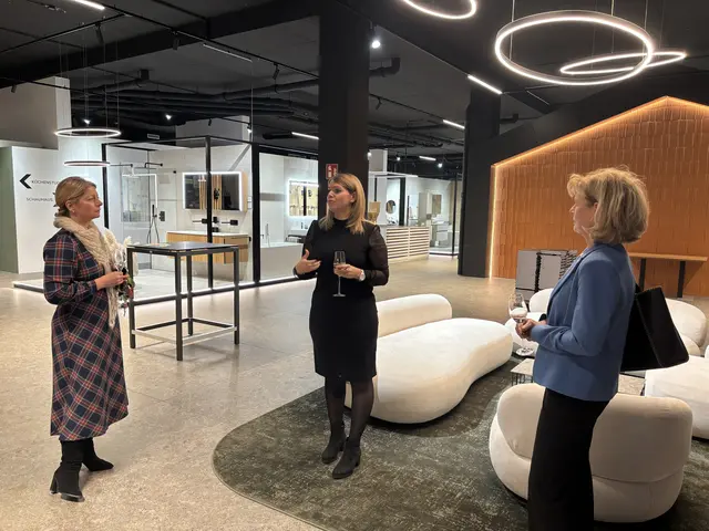 Elisabeth Leitner, Stefanie Etzenberger, Doris Staudinger (von links) im Schauraum. | Foto: MeinBezirk/M. Weymayer