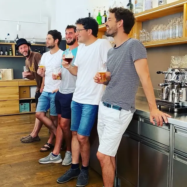 Genuss, Qualität und eine exklusive Auswahl: Das gibt es in der Verkostungsbar "Hopfen &amp; Söhne". | Foto: Hopfen & Söhne