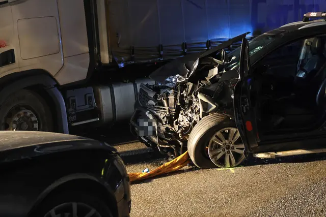 Eine schwer verletzte Person forderte am Donnerstag, 27. November 2025, in den frühen Morgenstunden, ein Unfall auf der B138 Pyhrnpass Straße bei St. Pankraz.  | Foto: laumat.at/Matthias Lauber