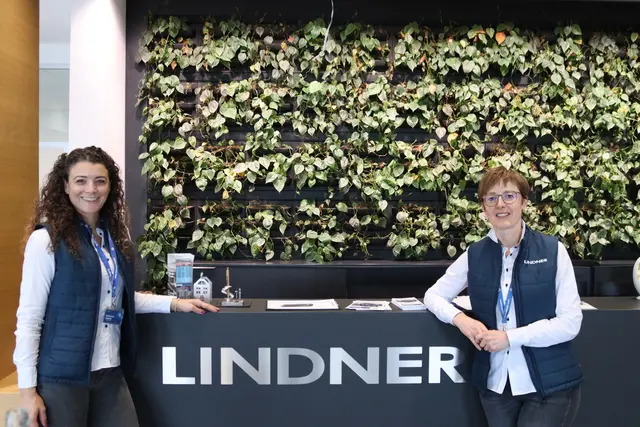 v.l.: Vanessa Krenn und Cornelia Ofner-Unterkofler durften natürlich nicht fehlen. | Foto: MeinBezirk.at