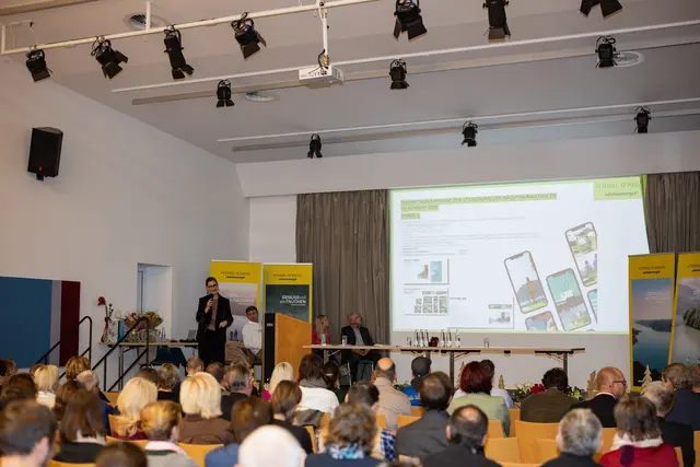 Angelina Eggl verabschiedete sich bei der Vollversammlung des TVB Attersee-Attergau. | Foto: TVB Attersee-Attergau/Veronika Phillipp