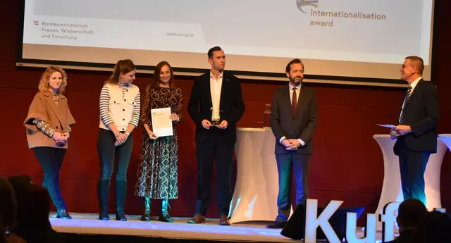 Auch die Universität Innsbruck durfte sich über einen Award freuen.  | Foto: Barbara Fluckinger