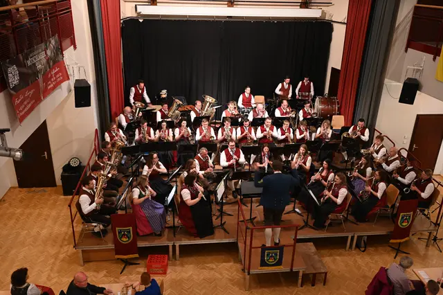 Der musikalische Bogen spannte sich an dem Abend von „Marinarella“ und der „leichten Kavallerie“, über „Werses“ und „Aristocats“, bis hin zu „Rosamunde“ und „Hallo kleine Maus“. | Foto: Marktmusik St. Dionysen