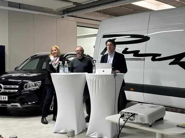 Silke Puck-Wank, Dietmar Gindl und Gert Puck luden zur Vorstellung des 1. Annahme-Scanners Österreichs. | Foto: MeinBezirk.at/Astrid Siebert