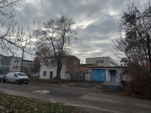 Anstelle dieses Gebäudes an der Ecke Petzoldstraße und Lederergasse will die Stadt ein fünfstöckiges Parkhaus errichten. | Foto: Blaschek/privat