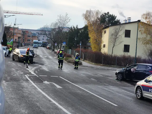 Mödling: Zwei Fahrzeuge kollidierten am Fliegenspitz. | Foto: ffmoedling.at