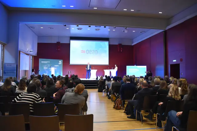 Gerhard Volz, Abteilungsleiter "Internationale Hochschulkooperation" bei OeAD, führte durch die Award-Verleihung.  | Foto: Barbara Fluckinger