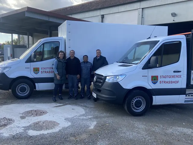 Der Stadtrat beschloss am 29. April einstimmig die Anschaffung von zwei neuen Elektro-Pritschenfahrzeugen für den Bauhof.  | Foto: Strasshof