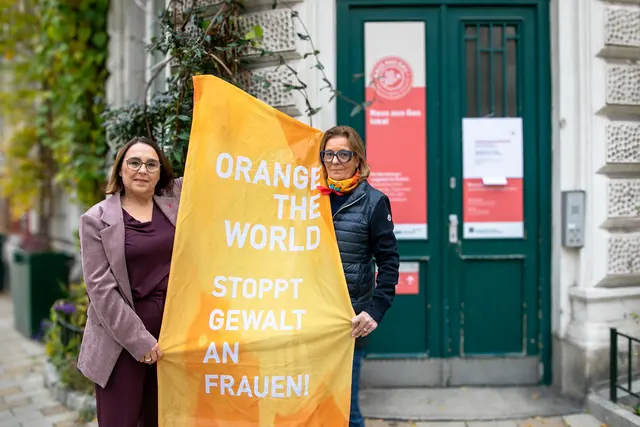 Bezirksvorsteher-Stellvertreterin Julia Lessacher mit Bezirksrätin Veronika Zimmermann (ÖVP). | Foto: BV6