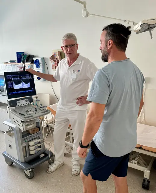 Primarius Gottfried Pfleger nahm sich Zeit für die wichtige Vorsorgeaktion.  | Foto: Gesundheit Burgenland 