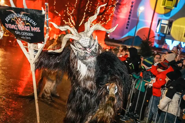 Brauchtum: Salzkammergut-Krampuslauf durchs Ortszentrum von Bad Goisern. | Foto: FF Bad Goisern