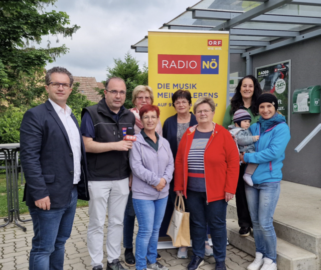 Großen Andrang gab es beim Besuch von Radio Niederösterreich und dem beliebten Gewinnspiel „Auf die Plätze, Wagerl los!“ in „Unserem G’schäft“.  | Foto: Ebenthal