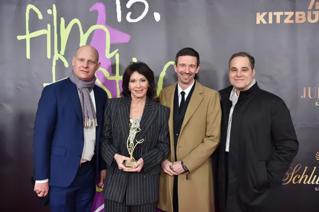 Isis Berben mit dem FFKB-Ehrenpreis (mit M. Reisch, O. Berben, M. Mörth). | Foto: FFKB