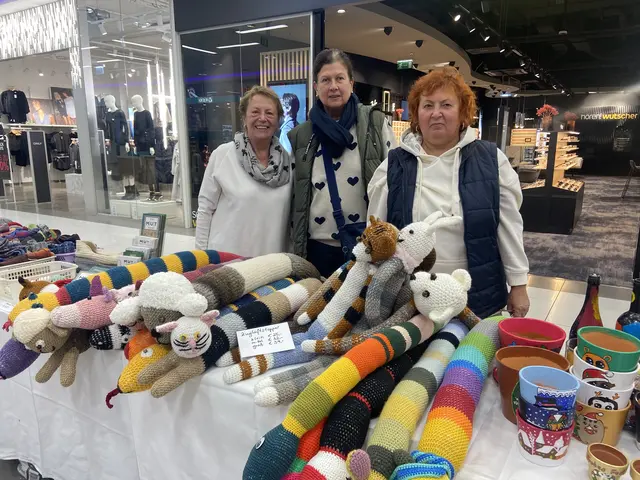 Irene Fellhofer-Ondrak (l.) bei ihrem Stand im Riverside. | Foto: Verein MUT