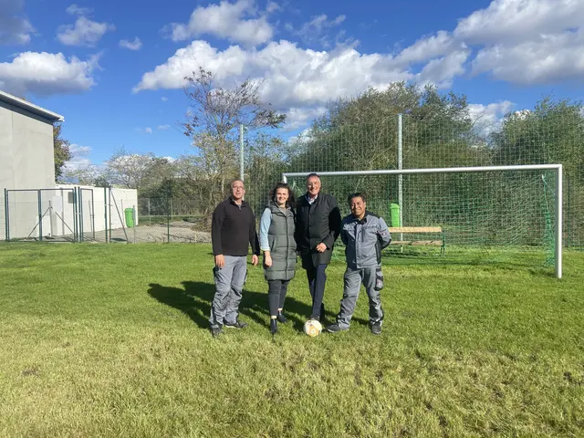 Mit der Fertigstellung des neuen öffentlich zugänglichen Fußballplatzes am Bahnacker wurde das Freizeitangebot für Kinder, Jugendliche und sportlich Aktive weiter ausgebaut.  | Foto: Strasshof
