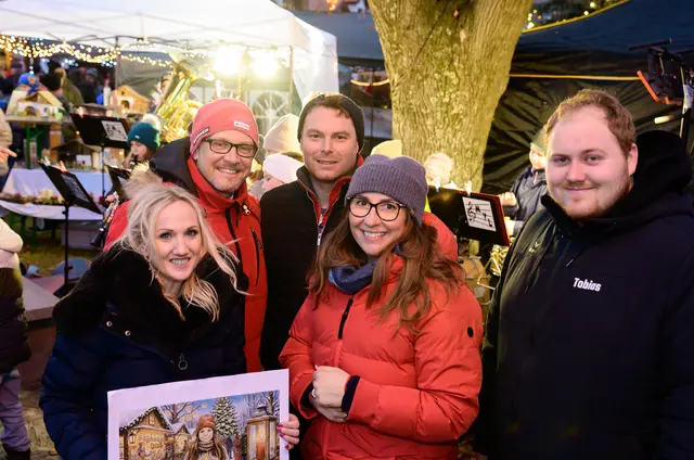 Der Leopoldsdorfer Adventmarkt brachte vorweihnachtliche Stimmung in den Schubertpark.  | Foto: Marktgemeinde Leopoldsdorf
