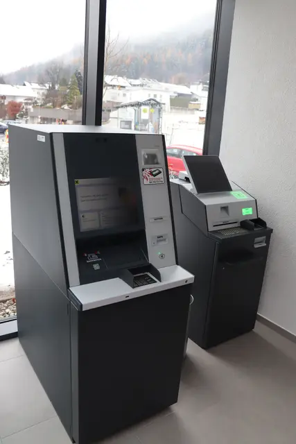 Der neue Bankomat nebenan ist ab sofort in Betrieb. | Foto: Kendlbacher