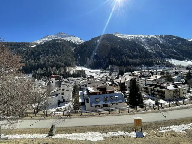 In St. Anton am Arlberg kam es in der Nacht auf Donnerstag zu einer starken Rauchentwicklung in einer Wohnung, nachdem der Bewohner einen Topf zum Aufwärmen auf den Herd stellte und daraufhin einschlief. | Foto: Siegele