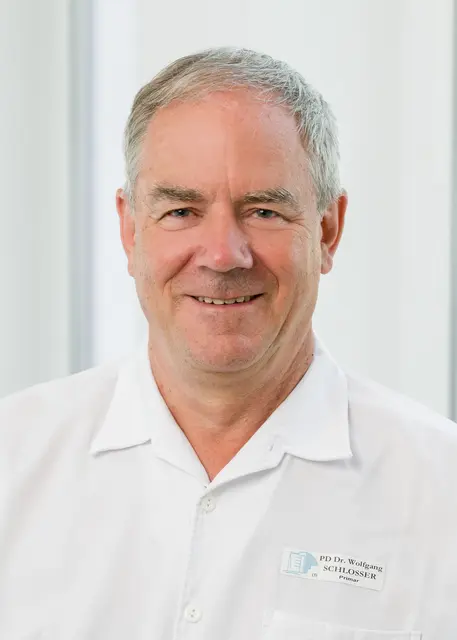 Wolfgang Schlosser wird ab 1. April 2026 neuer ärztlicher Direktor des BKH Reutte. | Foto: BKH Reutte/Fotostudio René 
