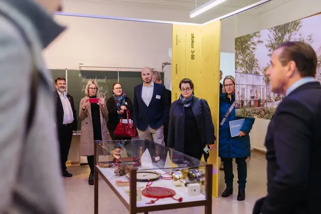 Im neu eingerichteten Schauraum in einem Klassenraum der ehemaligen Bergschule wird das Projekt „Horizont“ erlebbar. | Foto: MecGreenie